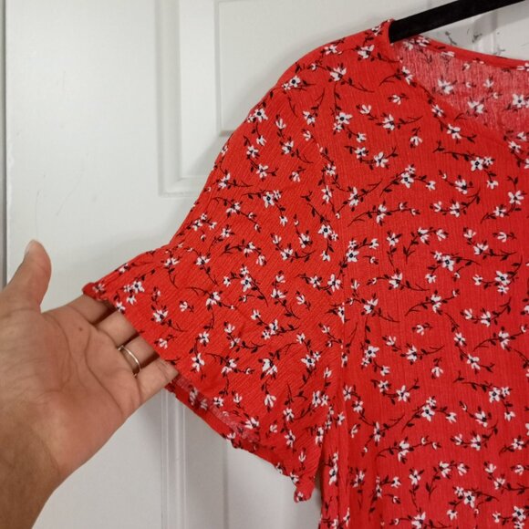 Ebby & I Red Floral Tiered Dress Size 8  Short Sleeves & Keyhole Back Closure - Picture 4 of 11